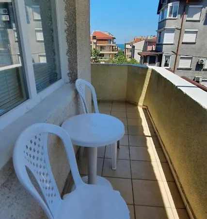 Стаи За Гости Гларус 1 Guest house *